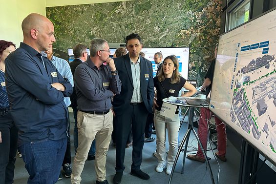 Visitors exploring the BIM viewer at the UDP conference in Hamburg